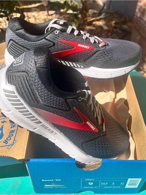 Brooks Shoe Box in Bright Blue with Gold Logo